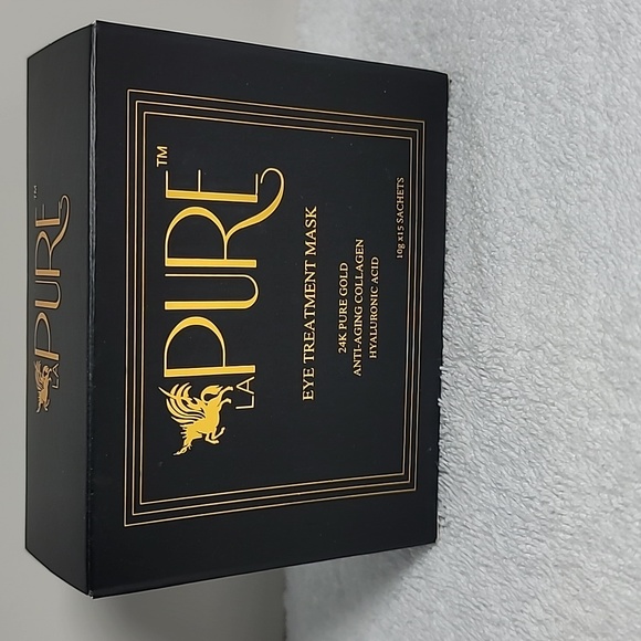 A lot of beauty products! - Picture 7 of 10